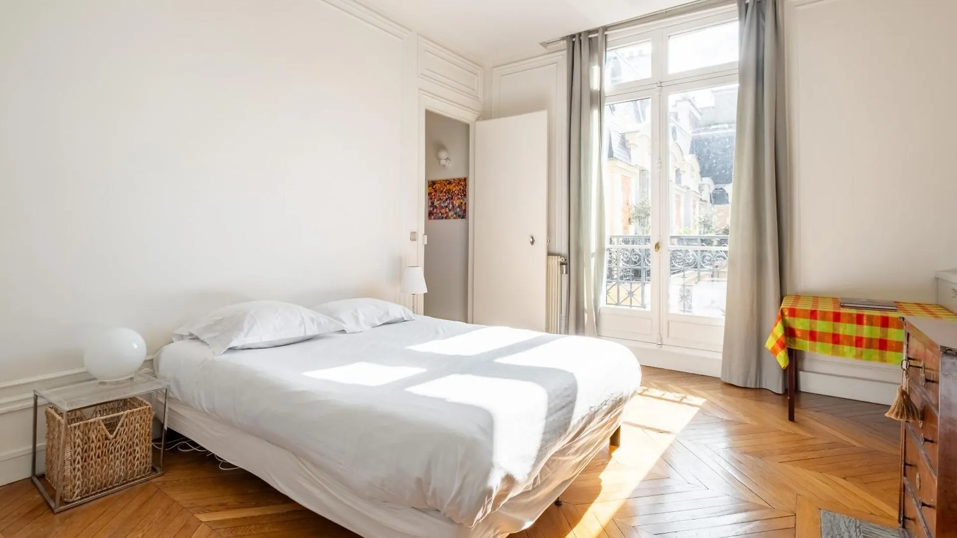 Veeve - Clichy Couture Apartment