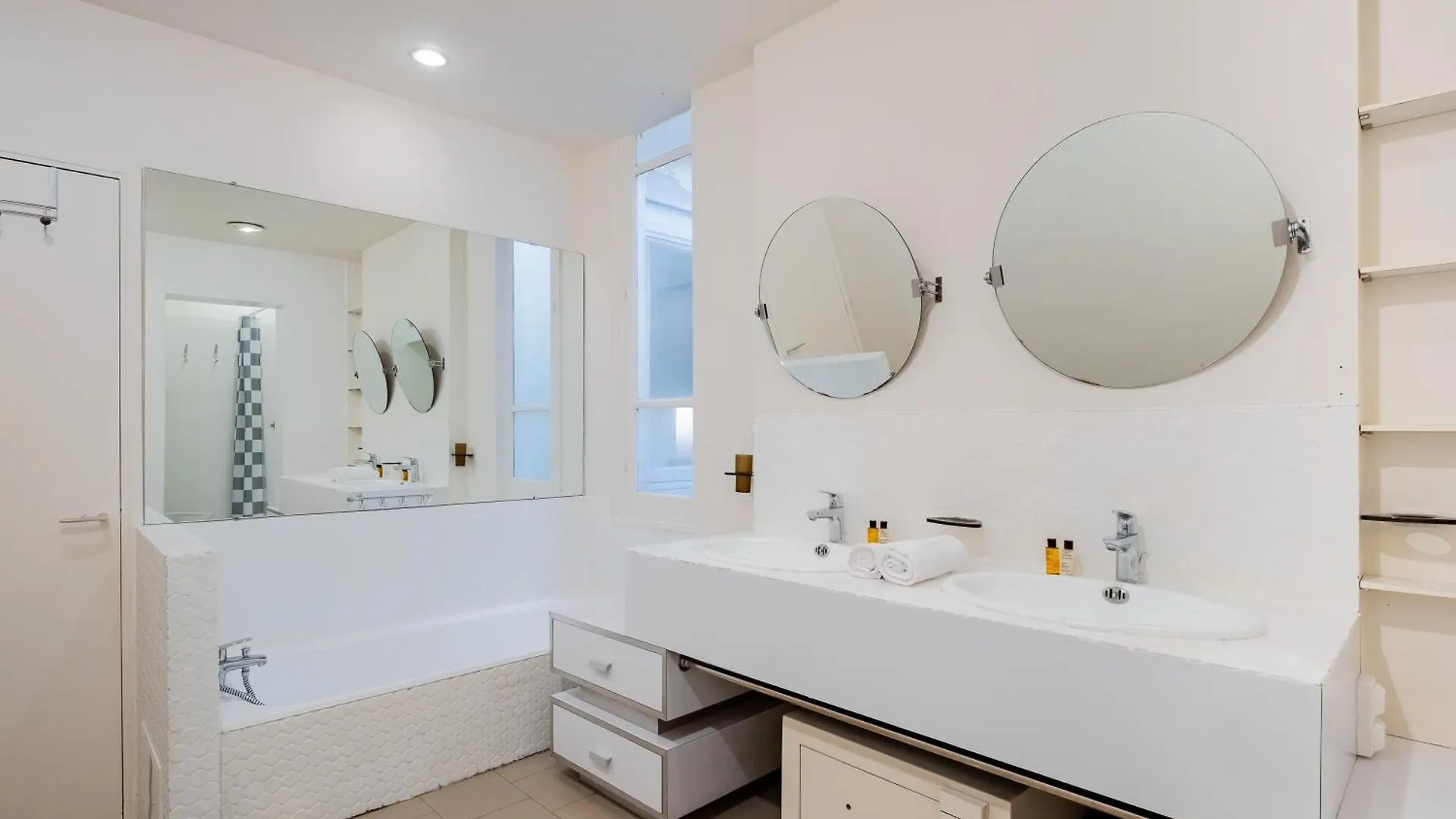 Veeve - Clichy Couture Apartment *