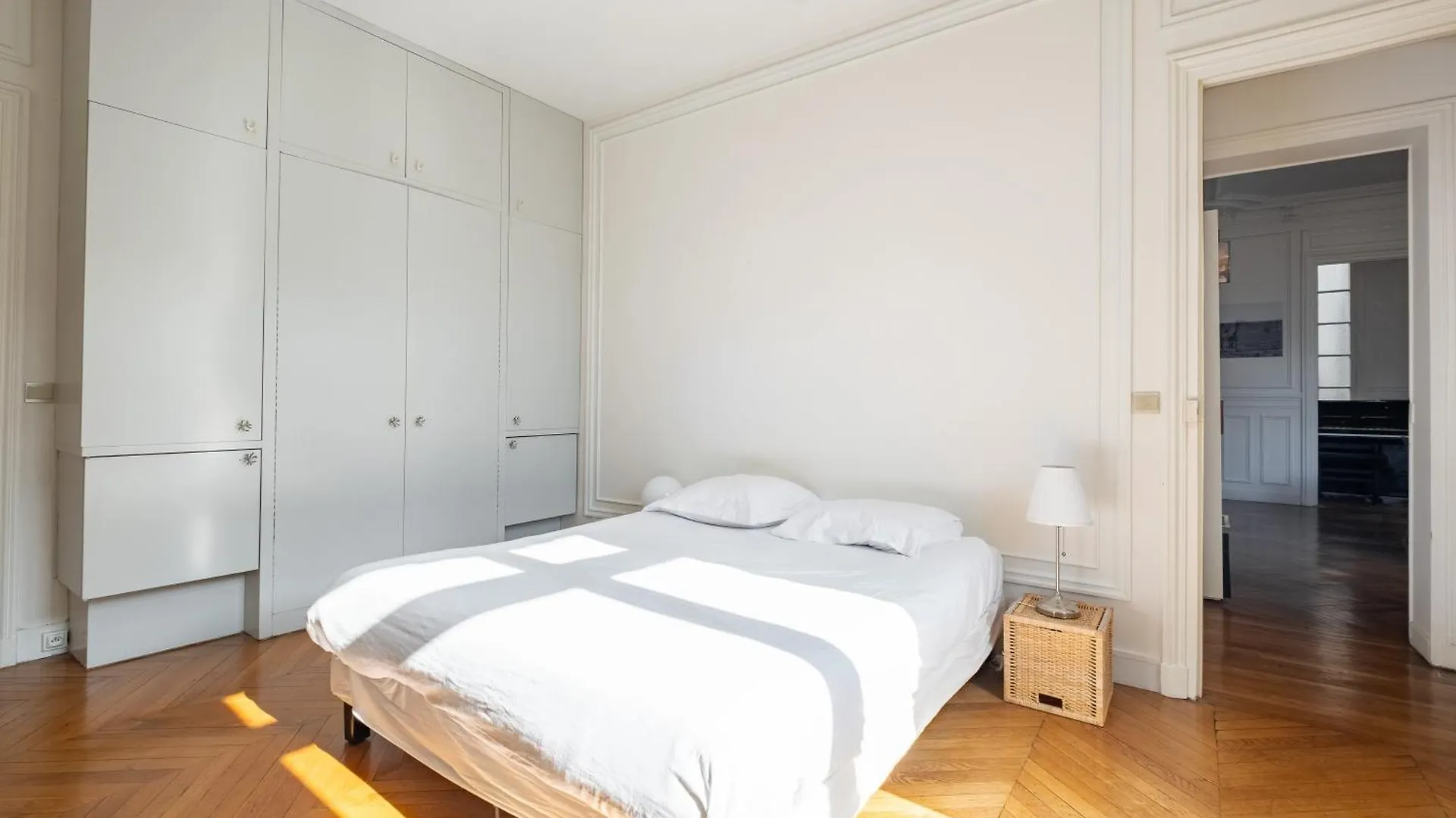 Veeve - Clichy Couture Apartment *