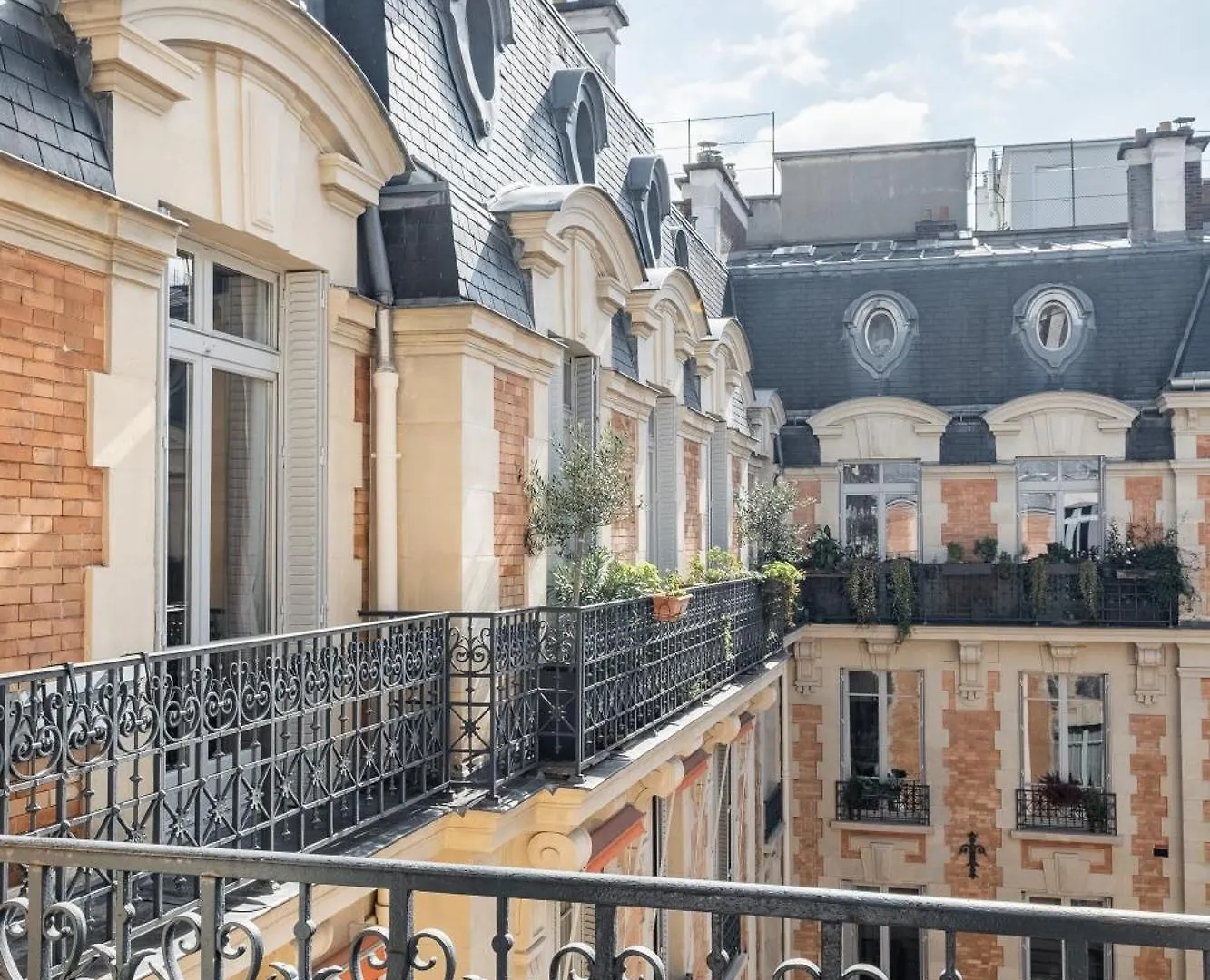 Veeve - Clichy Couture * Paris